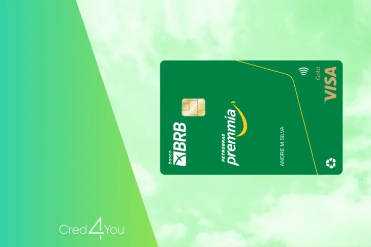 Cartão de crédito Petrobras Premmia do Banco BRB, cor verde, com chip, Visa Gold e função por aproximação.