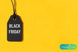Etiqueta preta com a frase “Black Friday” sobre fundo amarelo, representando promoções e descontos.