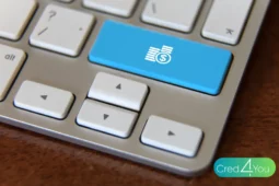 Tecla azul de teclado com ícone de dinheiro, representando soluções de crédito digital de forma prática e moderna.