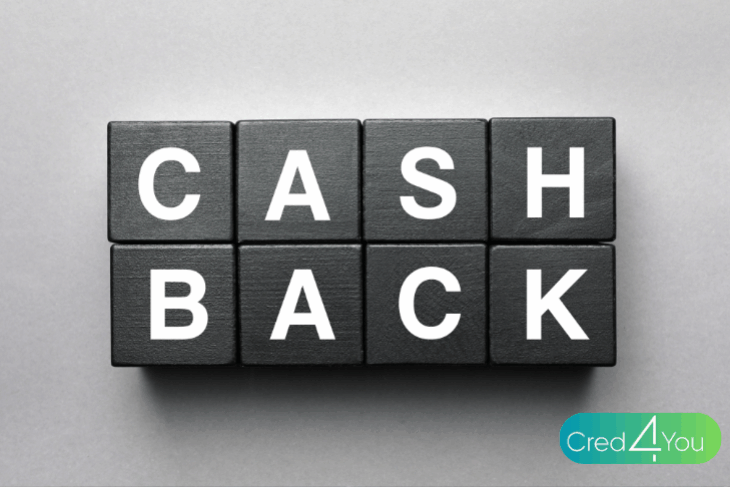Blocos pretos com letras brancas formando a palavra cashback, representando o conceito de dinheiro de volta em compras.