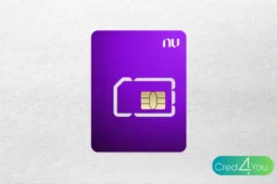 Chip de celular roxo com o logotipo da NuCel, representando o serviço de telefonia digital da empresa.